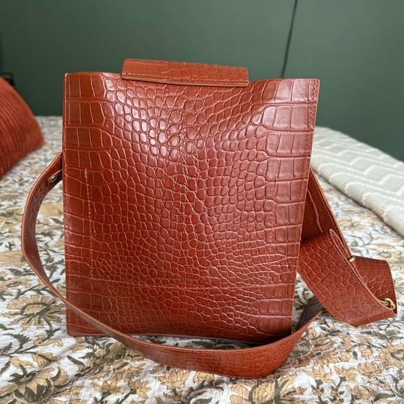 Teddy Joelle 100% Full Grain Leather Crossbody Bag - Picture 2 of 9